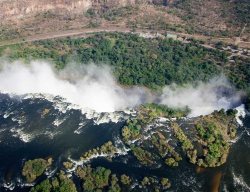 Retour à Victoria Falls : Emplettes, hélico et croisière